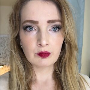 Meet your Posher, Laura Joy